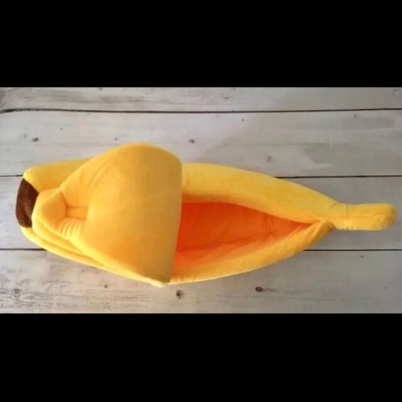 Banana Pet Bed 🍌 - Picture 5 of 6
